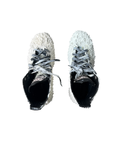 “SNOWY” Custom Converses